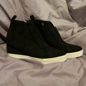 Black wedge sneakers
